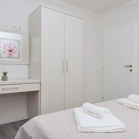 Petrusic * Μακάρσκα